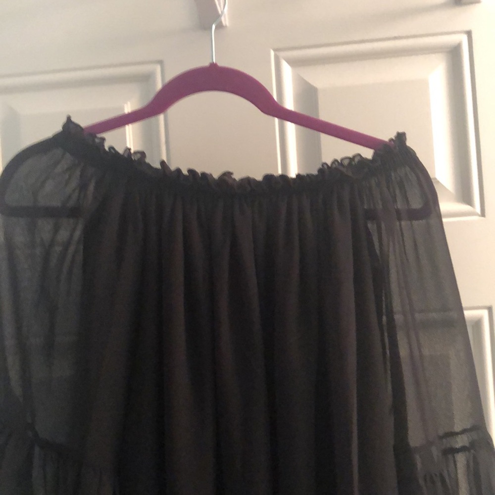 Off the shoulder XXL blouse with sheer sleeves and a lined bodice. - Picture 2 of 2